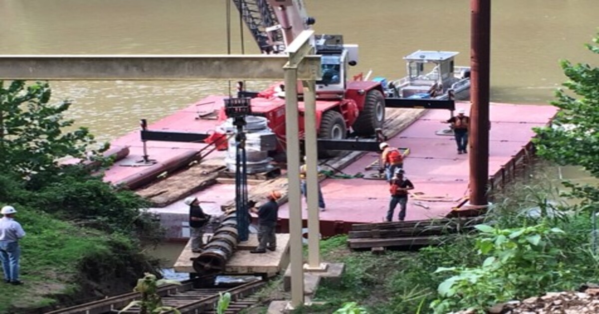 Lifting Pump onto the Barge